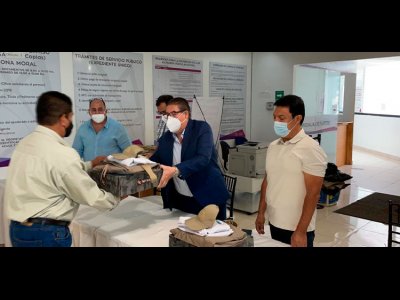 <a href="/noticias/entrega-victor-mercado-uniformes-al-personas-del-supervision">Entrega Víctor Mercado uniformes al personas del supervisión </a>